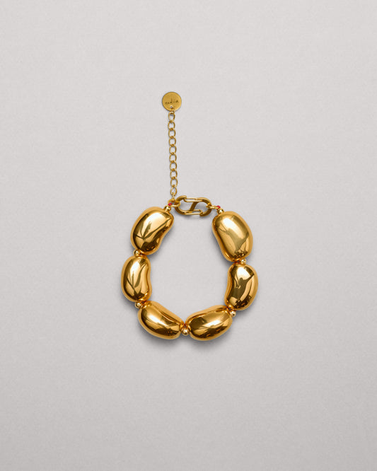 Купіть виріб ручної роботи Golden "Beans" Bracelet від Nadiia World. Ідеальний вибір для додавання вишуканості та шарму до вашого житлового простору або колекції особистих аксесуарів.