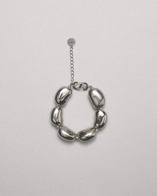 Купіть виріб ручної роботи Silver "Beans" Bracelet від Nadiia World. Ідеальний вибір для додавання вишуканості та шарму до вашого житлового простору або колекції особистих аксесуарів.