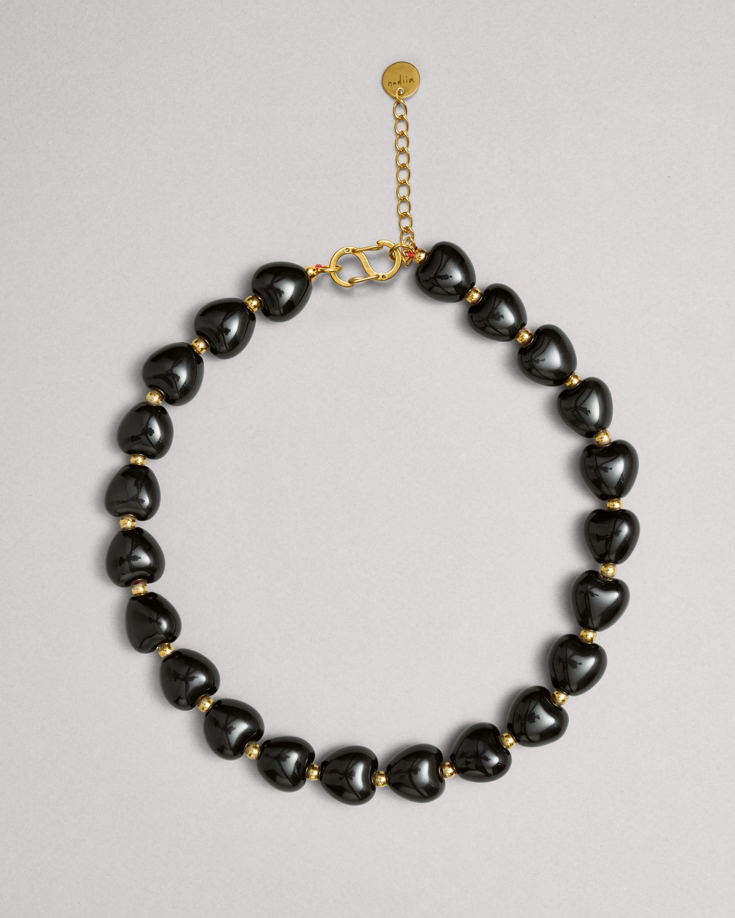 Купіть виріб ручної роботи Necklace «Heart» від Nadiia World. Ідеальний вибір для додавання вишуканості та шарму до вашого житлового простору або колекції особистих аксесуарів.