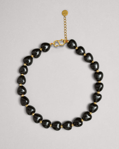 Купіть виріб ручної роботи Necklace «Heart» від Nadiia World. Ідеальний вибір для додавання вишуканості та шарму до вашого житлового простору або колекції особистих аксесуарів.